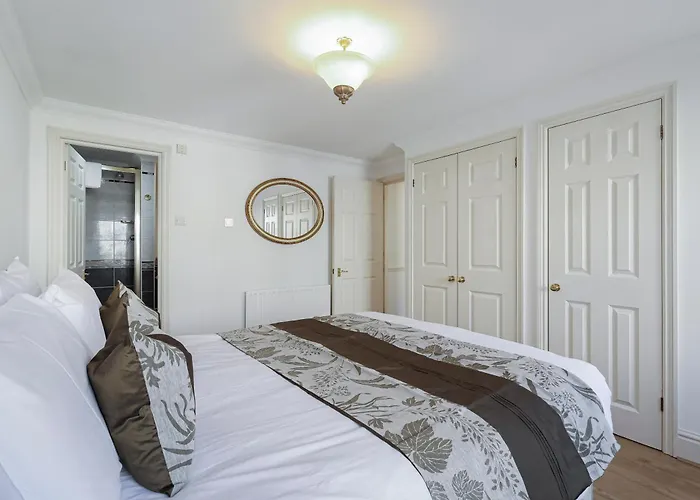 Two Bed Two Bath Kensington Apartment