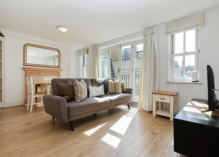 Two Bed Two Bath Kensington Apartment